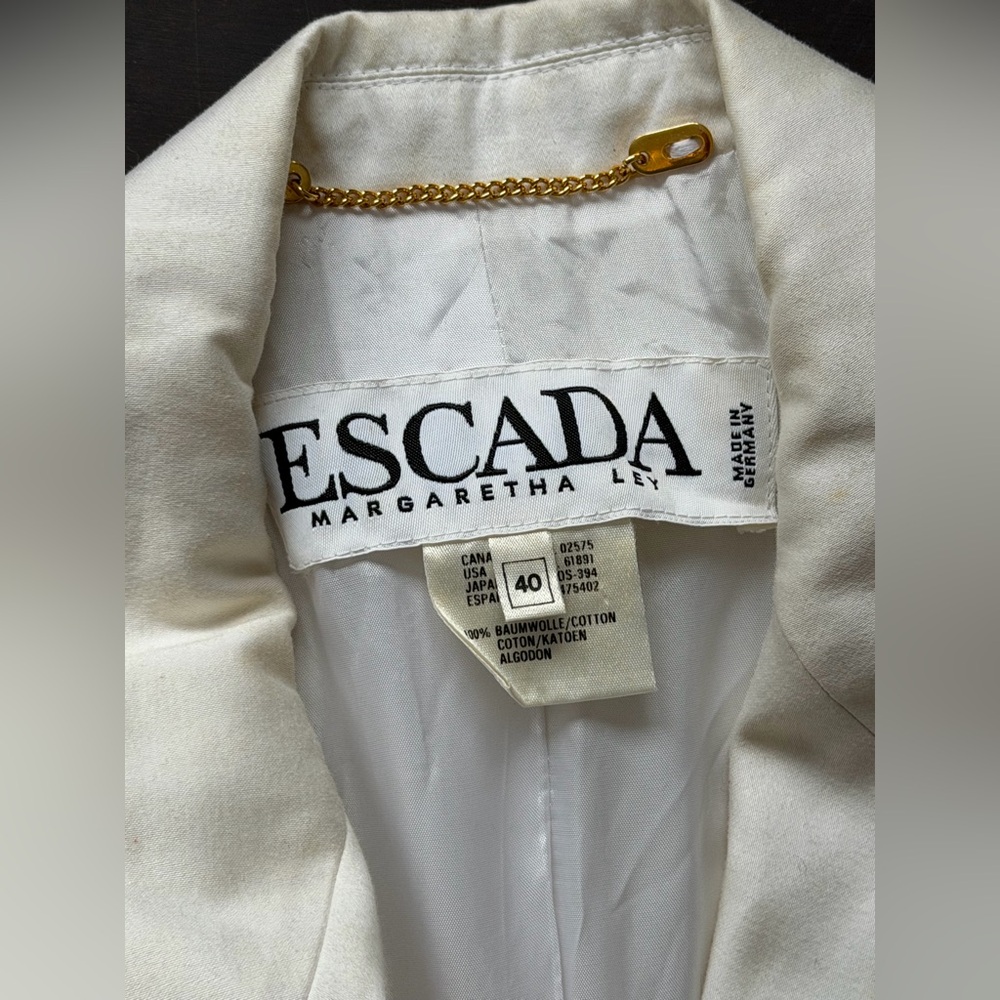 Vintage Escada Women's White Blazer with Colorful Butterfly Design - Picture 5 of 14